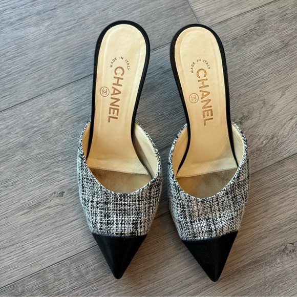 Authentic Chanel Tweed Pump - Picture 2 of 5